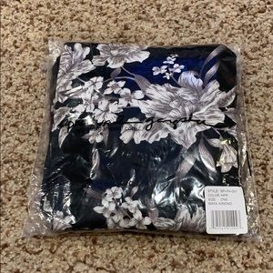 NWT 🖤 Black & White Floral Kimono